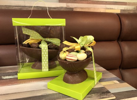 Handgemaakt paasei middel (kan niet verstuurd worden) 