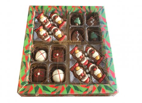 Kerst doosje gevuld met bonbons en figuurtjes