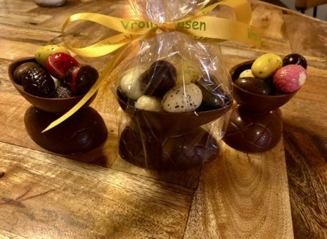 Dubbel chocolade ei, gevuld